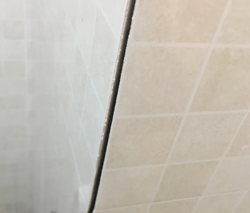 辽源瓷砖空鼓维修公司分享阳台瓷砖脱落的修复过程可以分为以下几个步骤